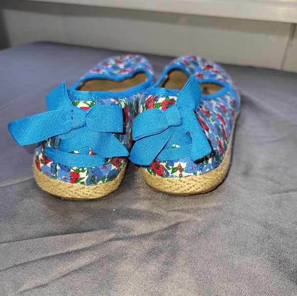 Ugg flower espadrilles. - Picture 4 of 4